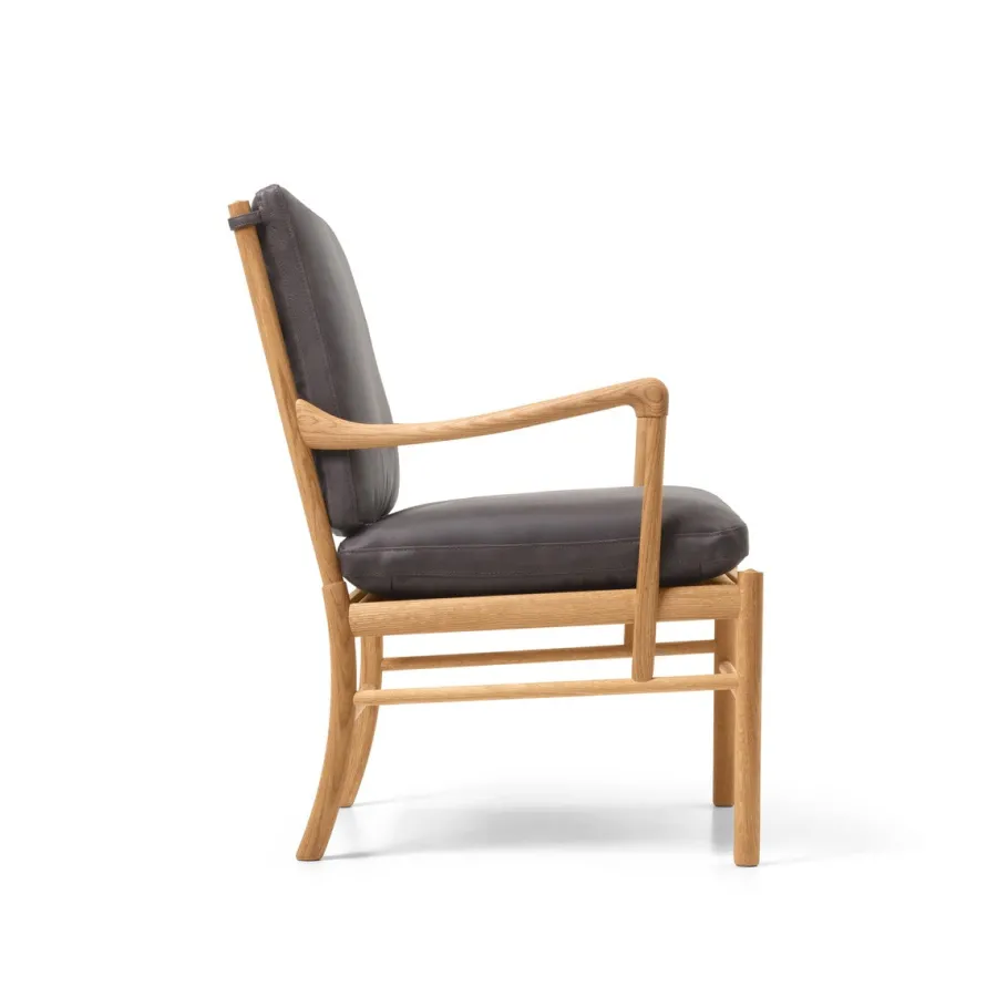 OW149 Colonial lænestol, valnød olie, Terra-læder af Ole Wanscher<Carl Hansen & Søn Best