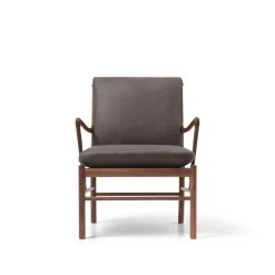 OW149 Colonial lænestol, valnød olie, Terra-læder af Ole Wanscher<Carl Hansen & Søn Best
