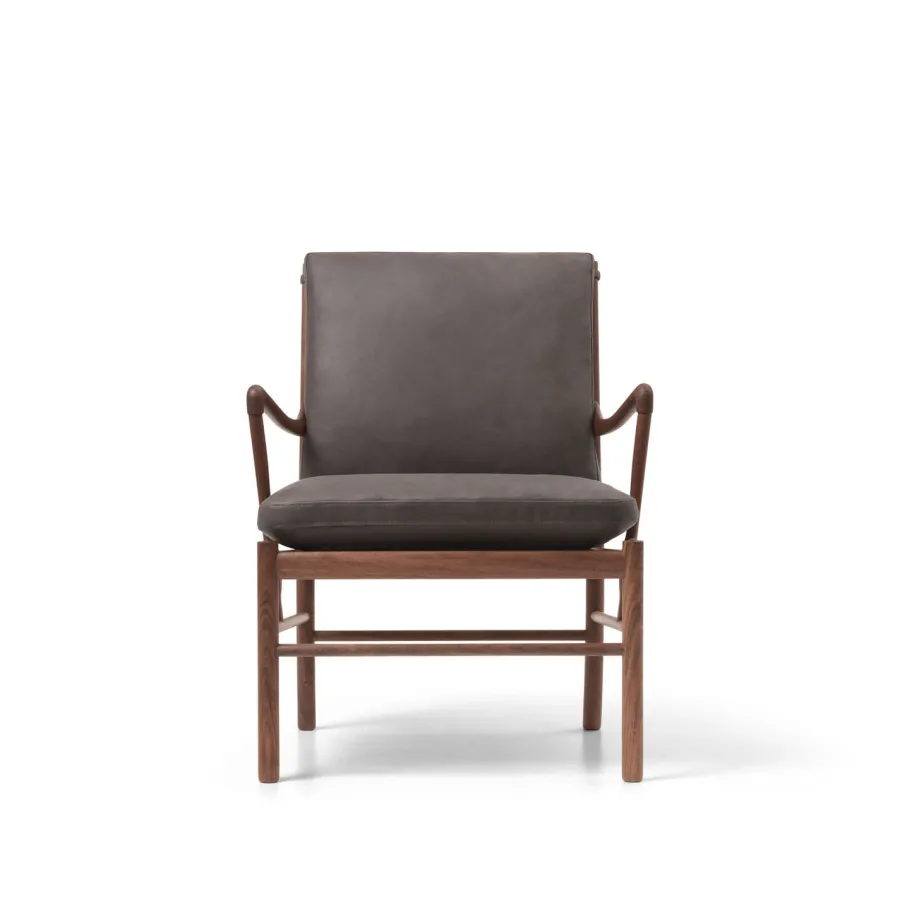 OW149 Colonial lænestol, valnød olie, Terra-læder af Ole Wanscher<Carl Hansen & Søn Best