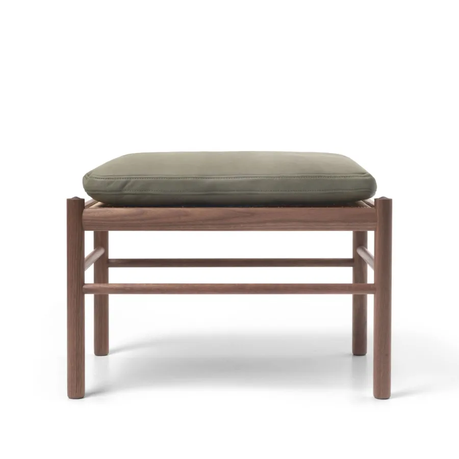 OW149F Fodskammel til Colonial lænestol, valnød olie, Terra-læder af Ole Wanscher<Carl Hansen & Søn Sale