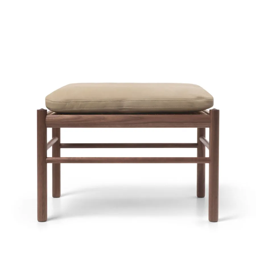 OW149F Fodskammel til Colonial lænestol, valnød olie, Terra-læder af Ole Wanscher<Carl Hansen & Søn Sale