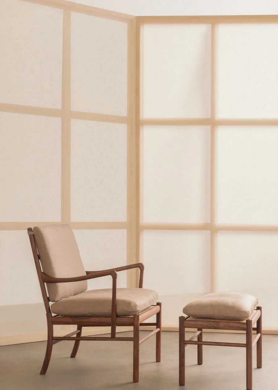 OW149F Fodskammel til Colonial lænestol, eg olie, Terra-læder af Ole Wanscher<Carl Hansen & Søn New