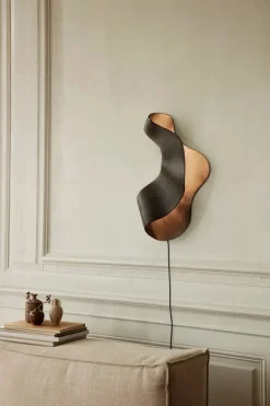 Oyster Wall Lamp fra<Ferm Living