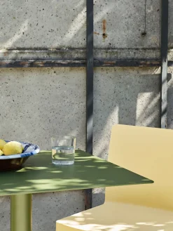 Palissade Cone Table, 65x65/olive fra<HAY Best