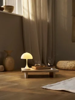 Panthella 160 Portable V3, chrome beige af Verner Panton<Louis Poulsen Hot