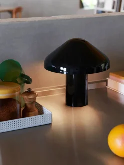 Pao Portable Lampe fra<HAY