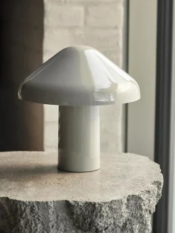 Pao Portable Lampe fra<HAY