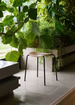 Pavilion Stool AV36 fra<&Tradition Online