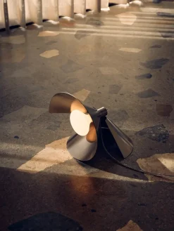 Peel Bordlampe fra<Frandsen Hot