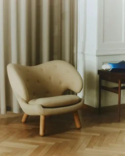 Pelikan stol, eg klar olie af Finn Juhl<House of Finn Juhl Sale