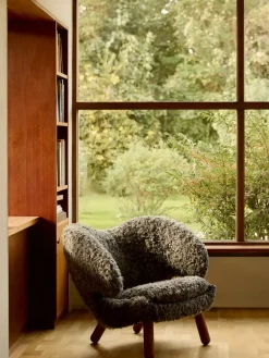 Pelikanstolen, gotlandsk fåreskind af Finn Juhl<House of Finn Juhl Online