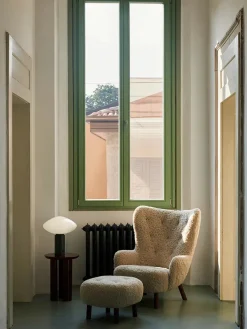 Petra VB3 Chair, sahara sheepskin/walnut fra<&Tradition New