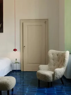 Petra VB3 lænestol inkl. Skammel, Karakorum 003 fra<&Tradition Outlet