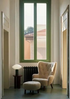 Petra VB3 lænestol inkl. Skammel,  Sheepskin honey 50 fra<&Tradition Clearance