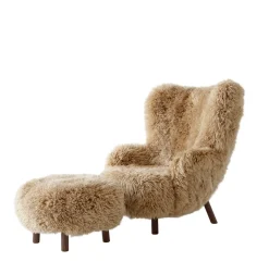 Petra VB3 lænestol inkl. Skammel,  Sheepskin honey 50 fra<&Tradition Clearance