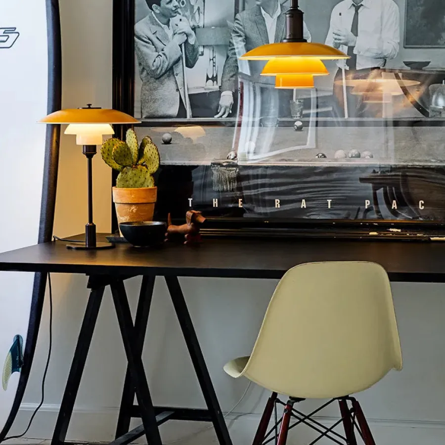 PH 3½-2½ Bordlampe, rød af Poul Henningsen<Louis Poulsen New