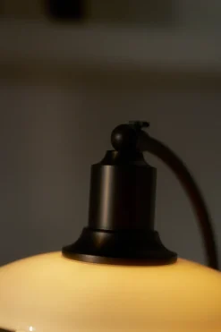 PH 2/2 Luna Bordlampe, Aged Brass fra<Louis Poulsen Online