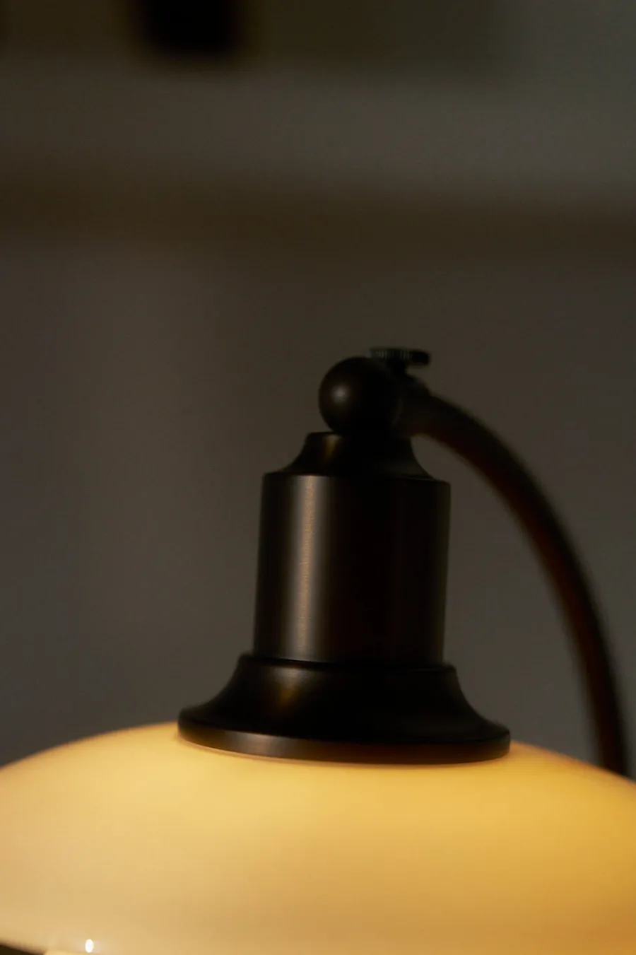 PH 2/2 Luna Bordlampe, Aged Brass fra<Louis Poulsen Online