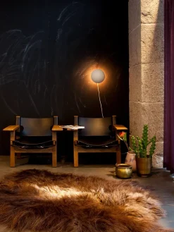 PH Hat væglampe fra<Louis Poulsen Online