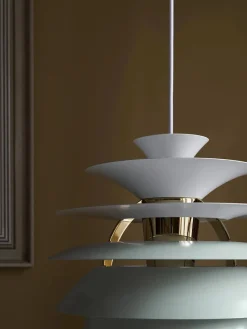 PH Snowball, soft white/brass af Poul Henningsen<Louis Poulsen Outlet