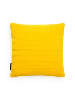 Phlox Cushion i gul, 45 x 45 cm fra<Kvadrat Online