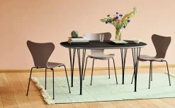 Piet Hein B611 Superellipse spisebord, 135 x 90 cm fra<Fritz Hansen Online