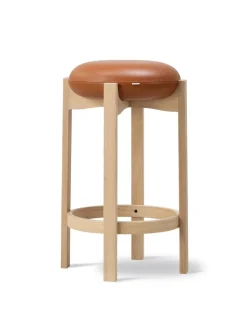 Pioneer Bar Stool, lacquered oak/zero 0001 fra<Fredericia Furniture Online
