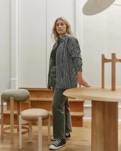 Pioneer Stool, lacquered oak/zero 0001 fra<Fredericia Furniture Hot