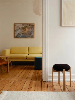 Pioneer Stool, smoked oak/primo 86 fra<Fredericia Furniture Online