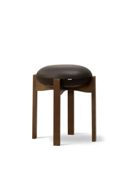 Pioneer Stool, smoked oak/zero 0001 fra<Fredericia Furniture Best