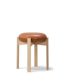 Pioneer Stool, smoked oak/zero 0001 fra<Fredericia Furniture Best