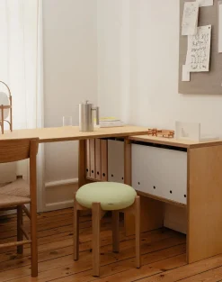 Pioneer Stool, smoked oak/zero 0001 fra<Fredericia Furniture Best