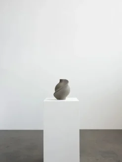 Pirout Vase 01, ceramic fra<Louise Roe Online