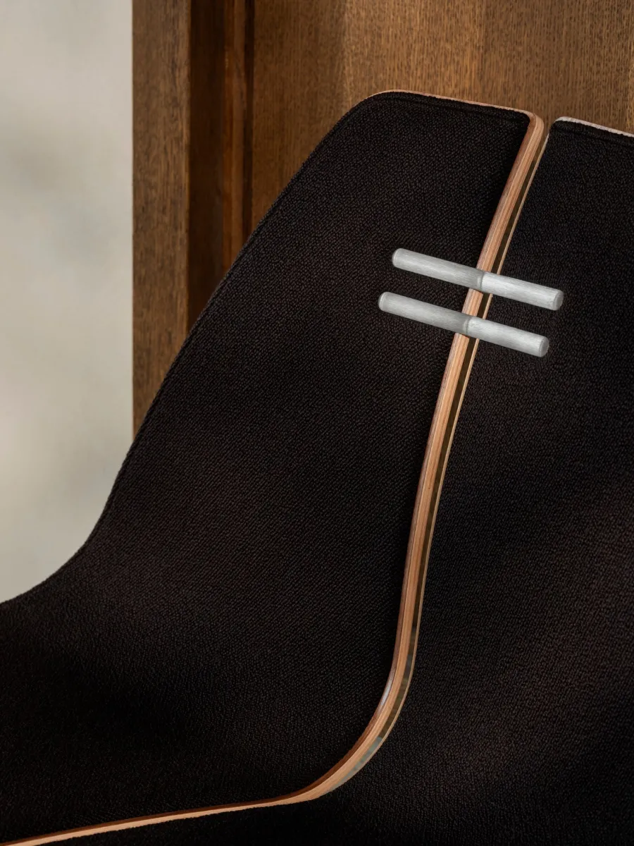 PK23 forsidepolstret, Walnut af Poul Kjærholm<Fritz Hansen Online