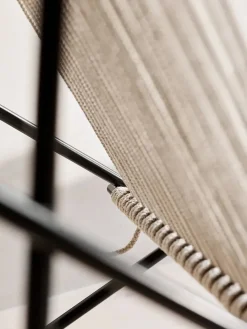 PK4 Loungestol i natur, sort stel af Poul Kjærholm<Fritz Hansen Clearance