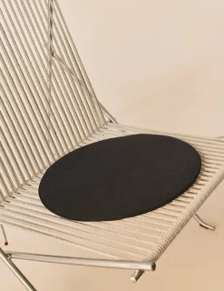 PK4 Loungestol i natur, sort stel af Poul Kjærholm<Fritz Hansen Clearance