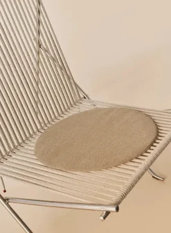 PK4 Loungestol i natur, sort stel af Poul Kjærholm<Fritz Hansen Clearance