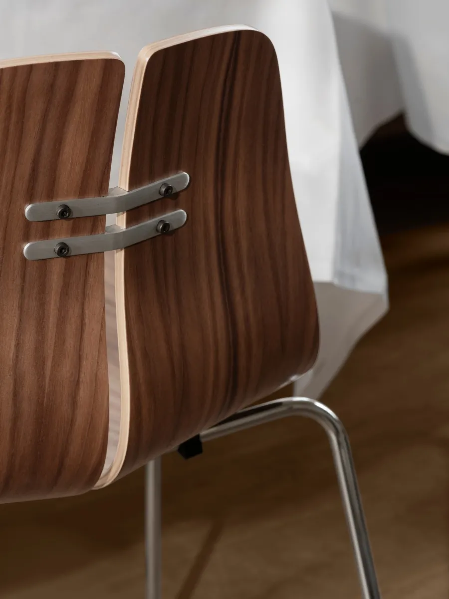 PK3 spisebordsstol, valnød af Poul Kjærholm<Fritz Hansen