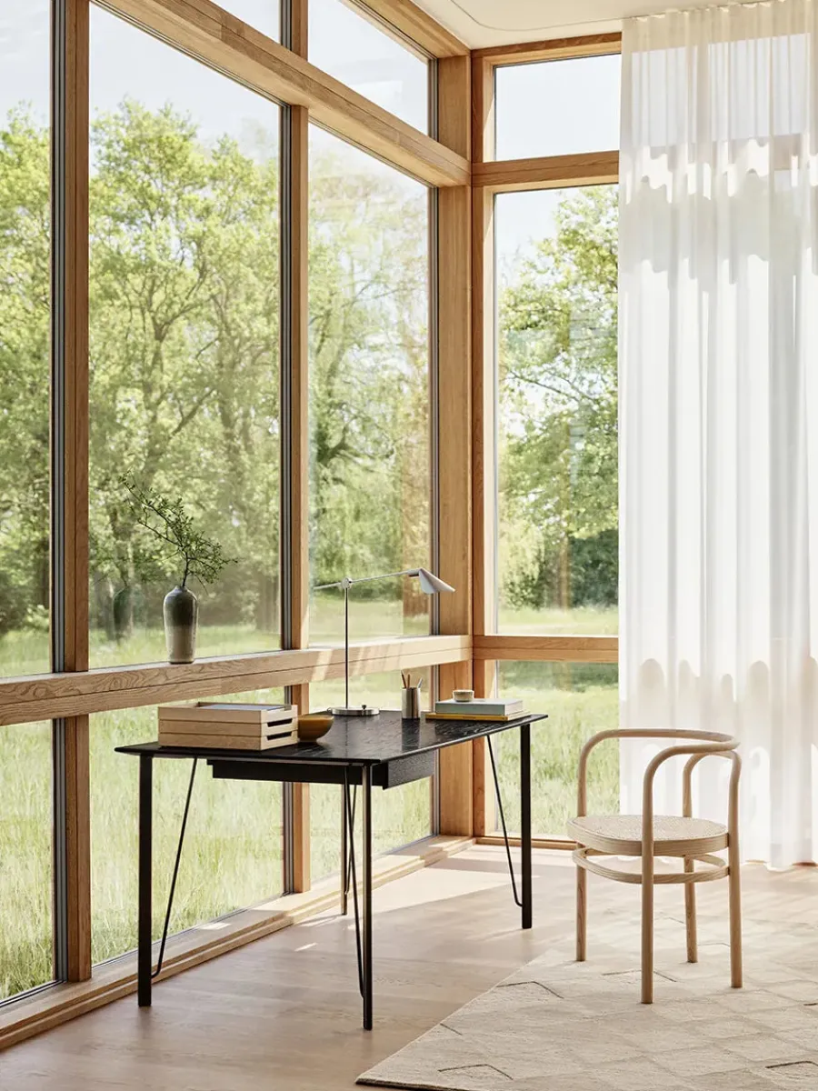 PK15 Stol, sortfarvet ask af Poul Kjærholm<Fritz Hansen Online