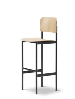 Plan Barstool, eg lak fra<Fredericia Furniture Online