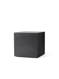 Plinth Cubic Black Nero Marquina marmor fra<Audo Copenhagen Sale