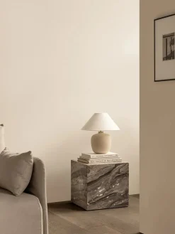 Plinth Cubic Sand Kunis Breccia marmor fra<Audo Copenhagen Online