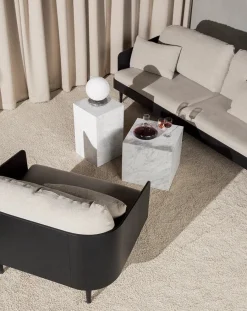 Plinth Cubic White Carrara marmor fra<Audo Copenhagen Outlet