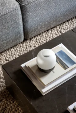 Plinth Low Grey Kendzo marmor fra<Audo Copenhagen