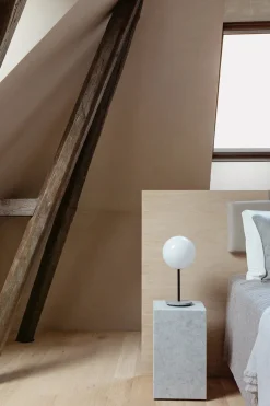 Plinth Tall Grey Kendzo marmor fra<Audo Copenhagen Clearance