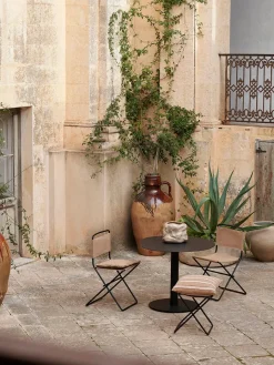 Pond Dining Table fra<Ferm Living