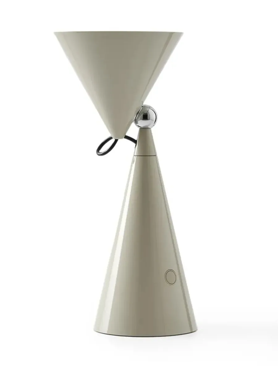 Pose Portable Bordlampe fra<Tom Dixon Clearance