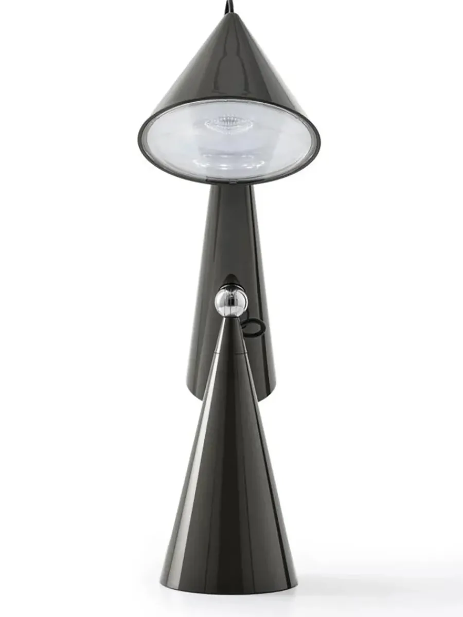 Pose Task LED Bordlampe fra<Tom Dixon Online