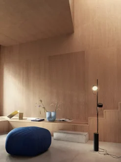 Post Floor Lamp fra<Muuto New