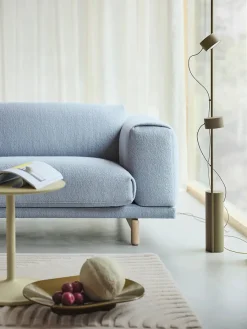 Post Floor Lamp fra<Muuto New